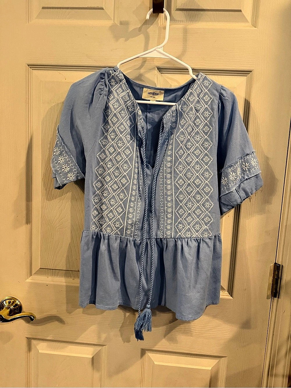 NWT UMGEE CHAMBRAY EMBROIDERED PEPLUM TOP SMALL